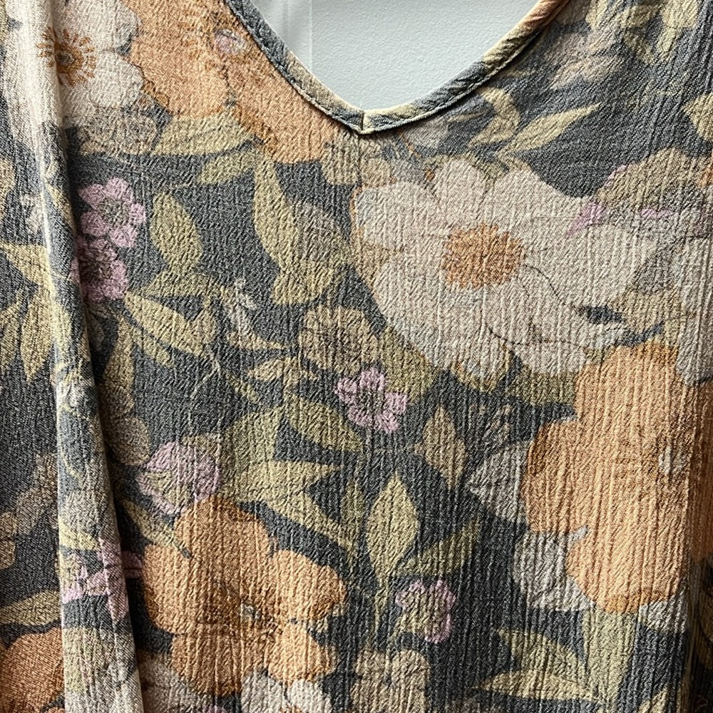 Daytrip Reversible Cropped Floral Blouse - Picture 3 of 5